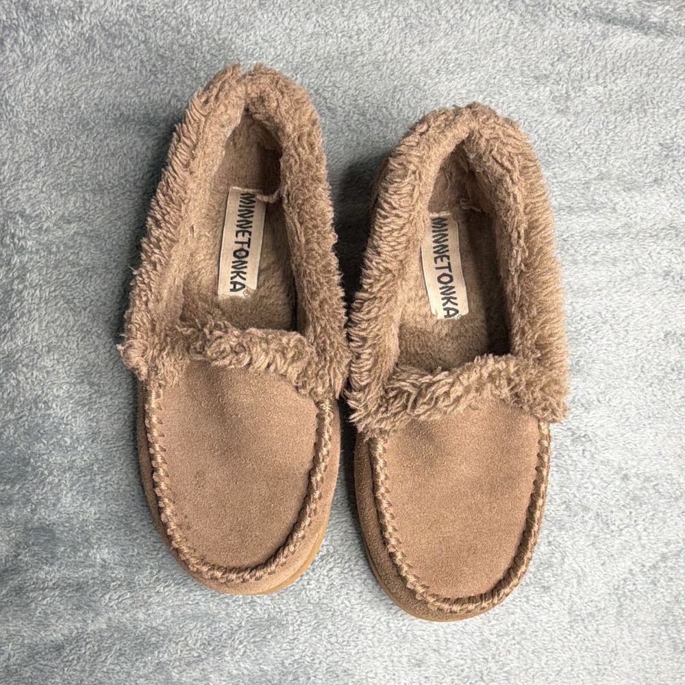 Minnetonka Women's Beige Suede Faux Fur Lined Moccasin Slippers Size 6